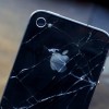 un altro iPhone 4 con vetro posteriore frantumato