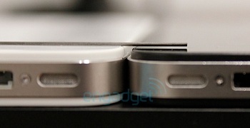 Spessore iPhone 4 bianco a confronto con la versione in nero