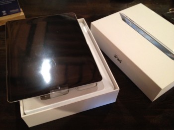 iPad 64GB Wi-Fi + 4G Black (terza generazione) iPad 64GB Wi-Fi + 4G Black (terza generazione)